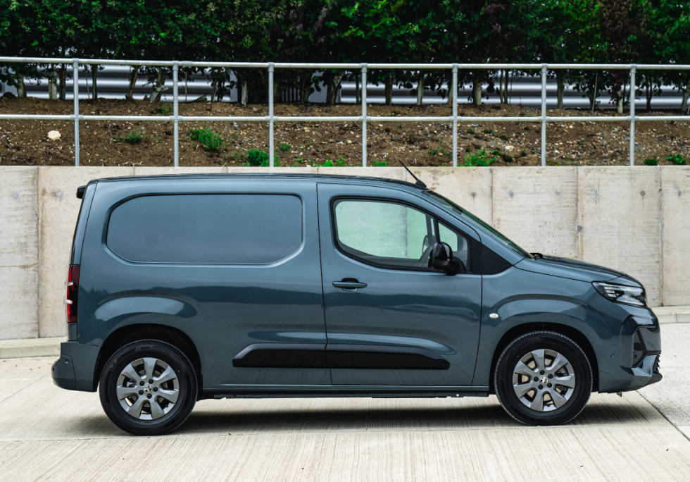 VAUXHALL COMBO M CARGO DIESEL 1.5 Turbo D 130ps Pro H1 Van Auto